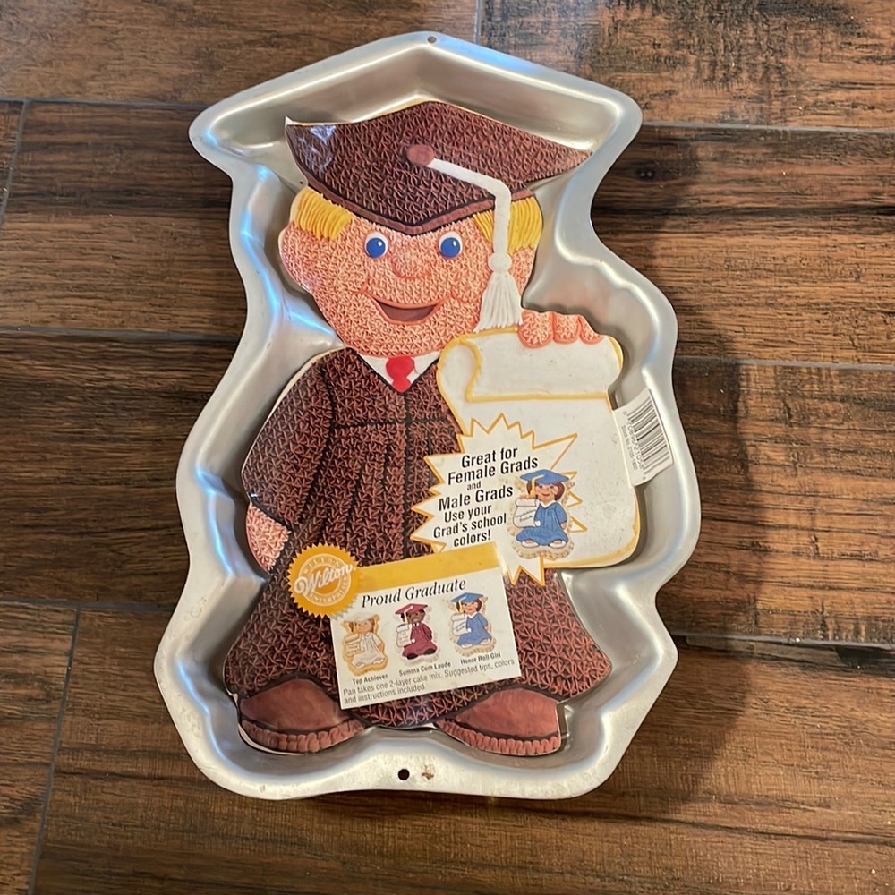Wilton graduate cake pan
